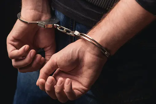 برطانیہ میں پناہ گزینوں کی غیر قانونی ملازمتوں کے خلاف بڑے چھاپے، حکام کی سخت کارروائی