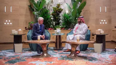 محمد بن سلمان اور بل کلنٹن کے درمیان خوشگوار اور دوستانہ تبادلہ خیال