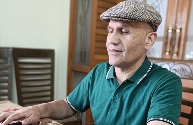 ہنزہ کے فضل امین کا منفرد کارنامہ: بینائی سے محروم ہو کر بھی قرآن کا ترجمہ مکمل کر لیا