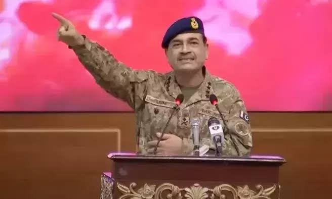 بھارتی پراپیگنڈے کا بھرپور جواب دینے پر پاکستانی میڈیا قابلِ فخر ہے: جنرل عاصم منیر