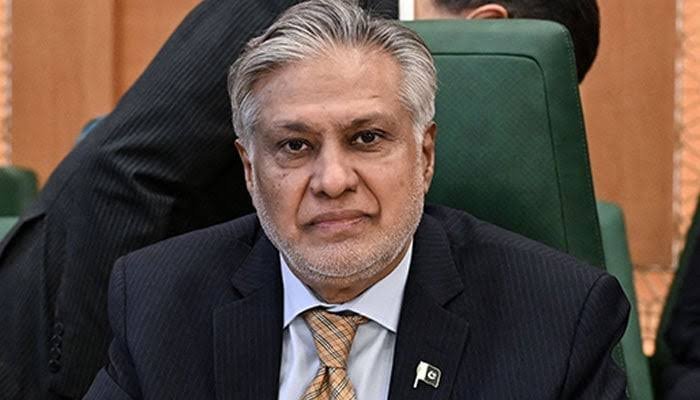 پاکستان اور یو اے ای کے درمیان 12 سال بعد وزارتی کمیشن کا دوبارہ آغاز: اسحاق ڈار یو اے ای روانہ