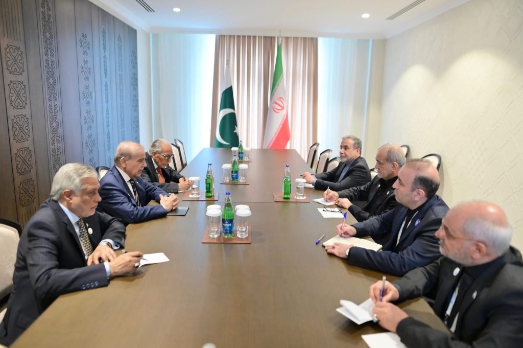 پاکستان اور ایران نے خطے میں امن و خوشحالی کے لیے تعاون اور یکجہتی کو مستحکم کرنے کا اعلان