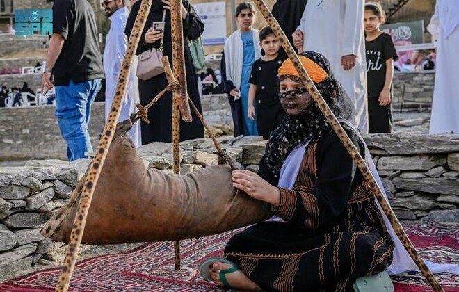 الاطاولہ ورثہ فیسٹول میں کم عمر لڑکیوں کی پرفارمنس نے ماضی کو زندہ کردیا