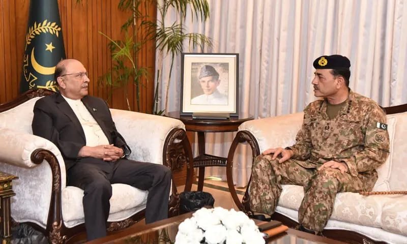 ایوانِ صدر میں اعلیٰ سطحی اجلاس: زرداری اور آرمی چیف کا اتفاق, قومی سرحدوں کا ہر قیمت پر دفاع کیا جائے گا