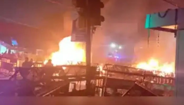 نئی دہلی میں لال قلعہ میٹرو اسٹیشن کے قریب دھماکہ، 9 ہلاک