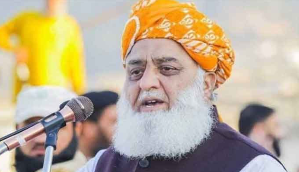 مدارس میں ادب کی جوتعلیم ہےوہ دنیاکی کسی دانش گاہ میں نہیں،مولانافضل الرحمان