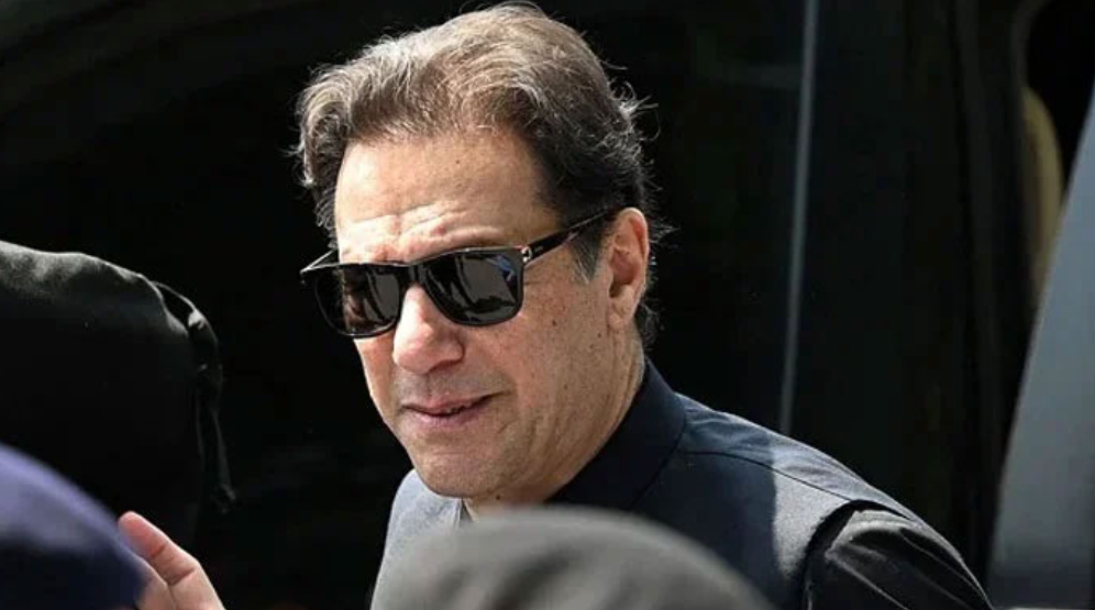 عمران خان میں بینائی متاثر کرنے والی بیماری CRVO کی تشخیص