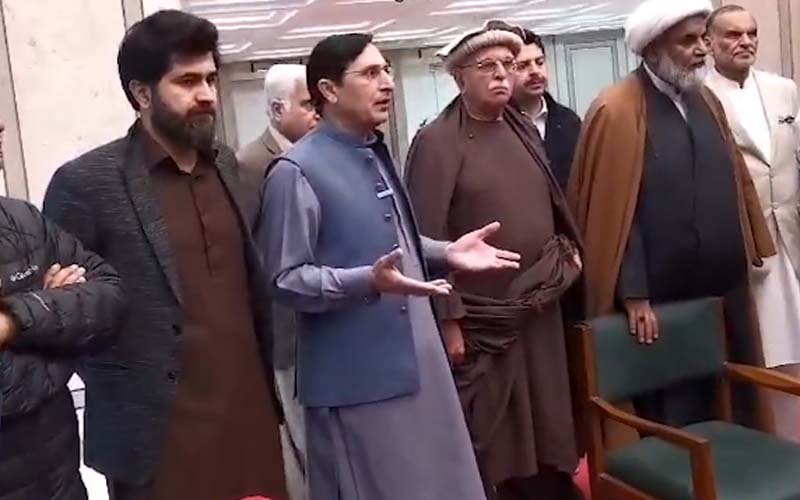 رمضان کے احترام میں اپوزیشن اتحاد نے دھرنے ختم کرنے کا اعلان