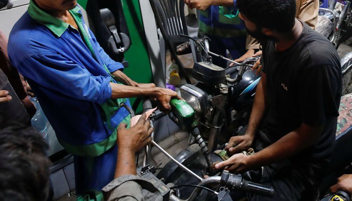 ایکس ریفائنری لاگت میں کمی کے باوجودپیٹرول و ڈیزل مزید مہنگے