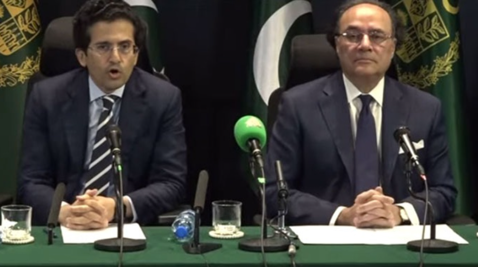 پٹرول 458، ڈیزل 520 روپے،حکومت نے تاریخ کا سب سے بڑا پٹرول بم گرا دیا گیا